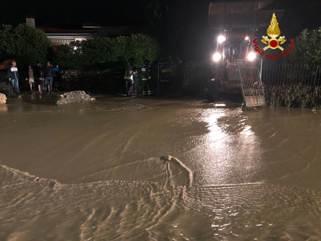 vvfveneto's tweet photo. #26Agosto #Treviso, dalla notte scorsa oltre 60 interventi dei #VigilidelFuoco per allagamenti a #Sarmede, #Cordignano, #Arsago dovuti al maltempo. Pompieri al lavoro con 50 operatori #soccorsiquotidiani https://t.co/rUl3kyT9J7