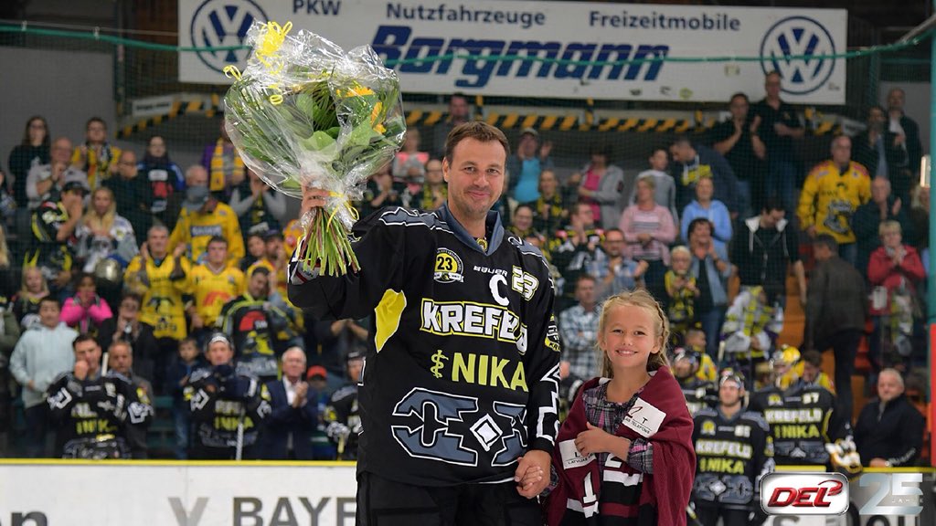DELoffiziell's tweet photo. Fotos vom #Abschiedsspiel von Herberts #Vasiljevs. War ein schöner Abend, #Herbie.
📷: Christoph Jürgens https://t.co/cguYEaSsT2