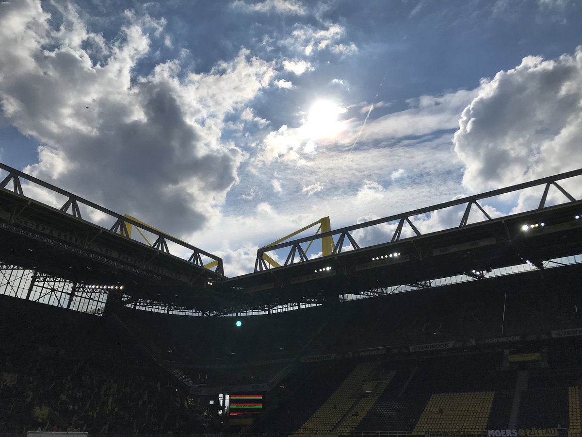 BVB's tweet photo. 💛 Finally back home! #BVBRBL 

@SIGNALIDUNAPARK https://t.co/STGC0AaUsu