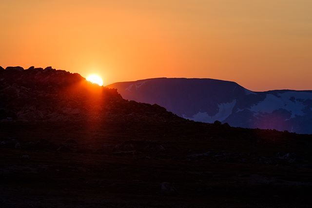 btmtblog's tweet photo. Sunset on the Beartooth Range in Wyoming. It was on our way back so we did not have time to explore that area, but I WILL go back there. It was so beautiful and full of life. #NPS #BeartoothRange #Wyoming #roadtrip2018 #summer #nationalparks #sunset #mo… https://t.co/4p4dsVhE57 https://t.co/Mb3T4UNfBS