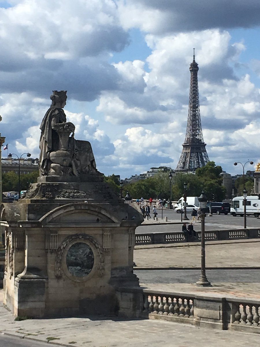 styl411's tweet photo. #Paris https://t.co/lQC95AW3vN