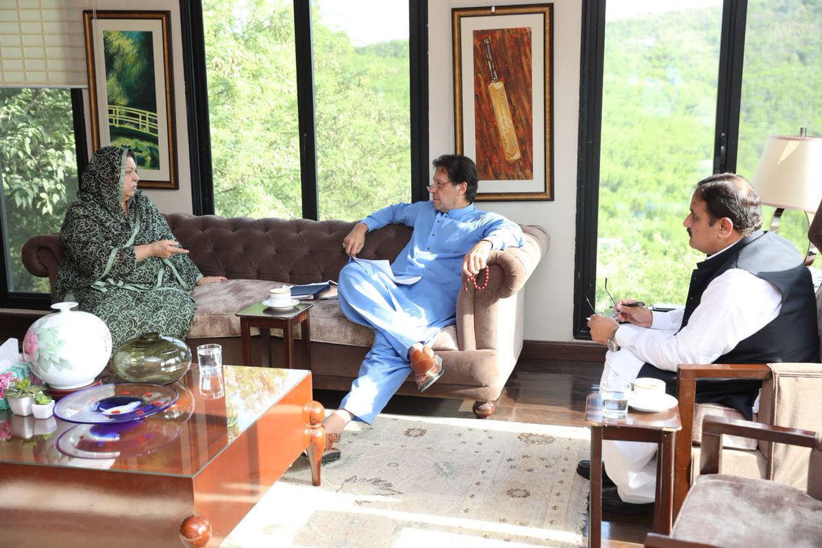 Dr_YasminRashid's tweet photo. Met Prime Minister @ImranKhanPTI  to discuss a range of topics and issues with Chief Minister Punjab, Usman Bozdar https://t.co/W98Dx6lVJk