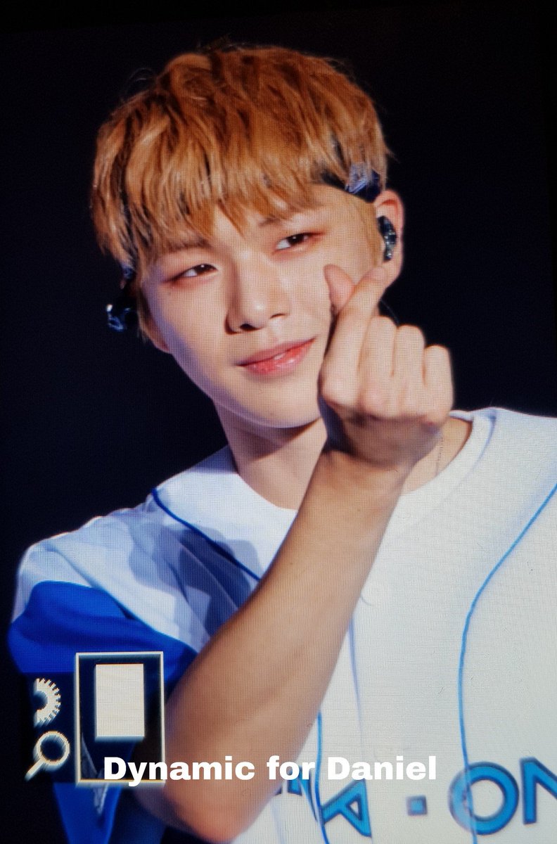 DYNAMIC_1210's tweet photo. 180826 One the World in Taipei #강다니엘 #워너원 https://t.co/k8TRudG1Bi