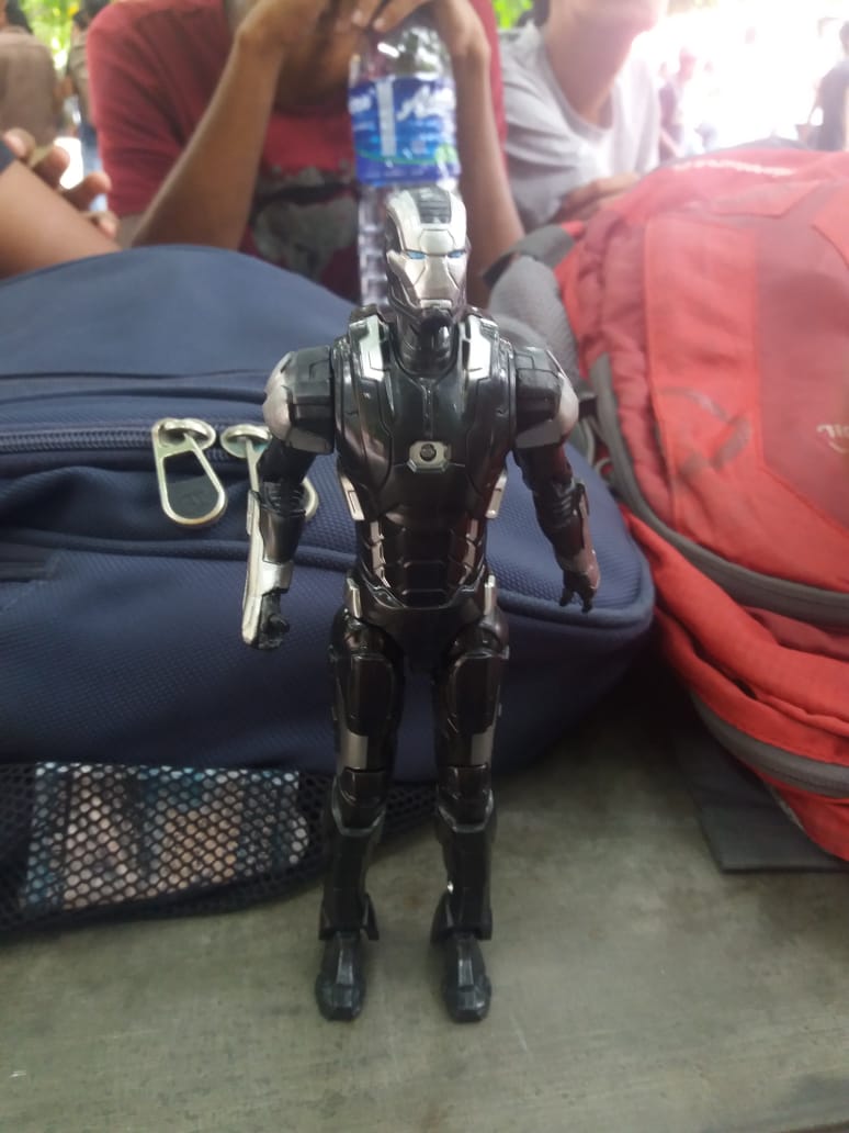 CrizBale's tweet photo. අන්තිමට #LankaComicCon2018 බලන්න ගිහින් මෙහෙම දෙයක් නම් ලැබුනා 
#lankacomiccon #LLC2018 https://t.co/21A9X0mKM8
