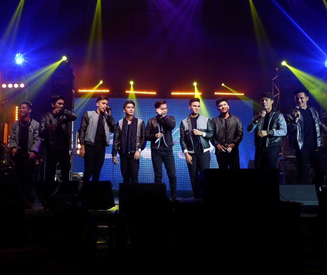 MimiG16💙💛💜🐶🦊🐯 (@purpleheartmeee) on Twitter photo Congratulations One Up!!!! I love you all ♥ #AllInOneUpConcert @iambrentvaldez @oneup_arjan <a href="/imKierulfRaboy/">Ralf King</a> <a href="/princeclemente8/">Prince Clemente</a> @jayjayarcilla <a href="/itsyasmarta/">Yasser Marta</a> <a href="/JoemarieNielsen/">Joemarie Nielsen</a> <a href="/dave_bornea/">Dave Bornea</a> <a href="/SagraKevin/">Kevin Sagra</a> Congratulations One Up!!!! I love you all ♥ #AllInOneUpConcert @iambrentvaldez @oneup_arjan <a href="/imKierulfRaboy/">Ralf King</a> <a href="/princeclemente8/">Prince Clemente</a> @jayjayarcilla <a href="/itsyasmarta/">Yasser Marta</a> <a href="/JoemarieNielsen/">Joemarie Nielsen</a> <a href="/dave_bornea/">Dave Bornea</a> <a href="/SagraKevin/">Kevin Sagra</a>