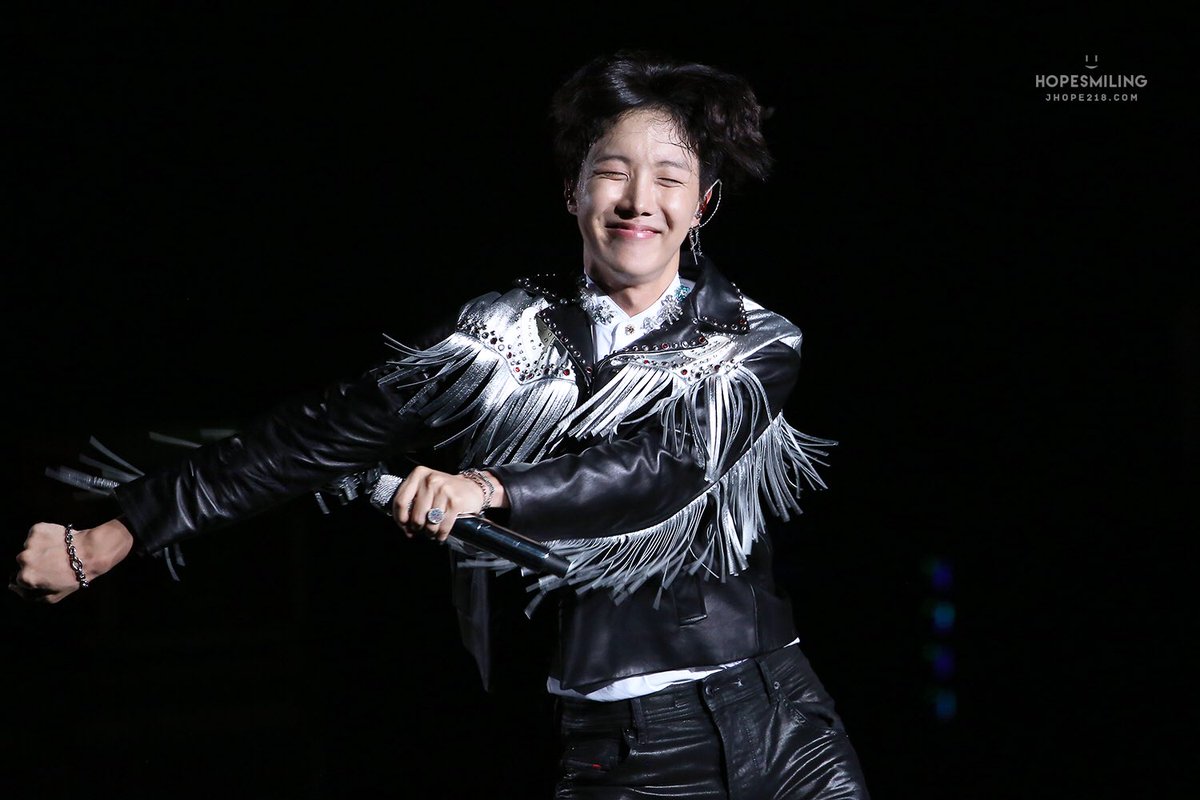 HopeSmiling0218's tweet photo. 으아아아아아 오빠 세젤귀😚😚😚😚😚   #방탄소년단 #제이홉 #호석 #홉이 #호삐  @BTS_twt https://t.co/uH8vlW7BMC