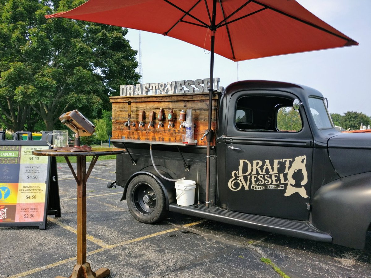 DraftAndVessel's tweet image. Come on down to the Shorewood Farmer's Market and try @NessAlla CBD oil Kombucha! #yesitslegal #naturalrelaxation