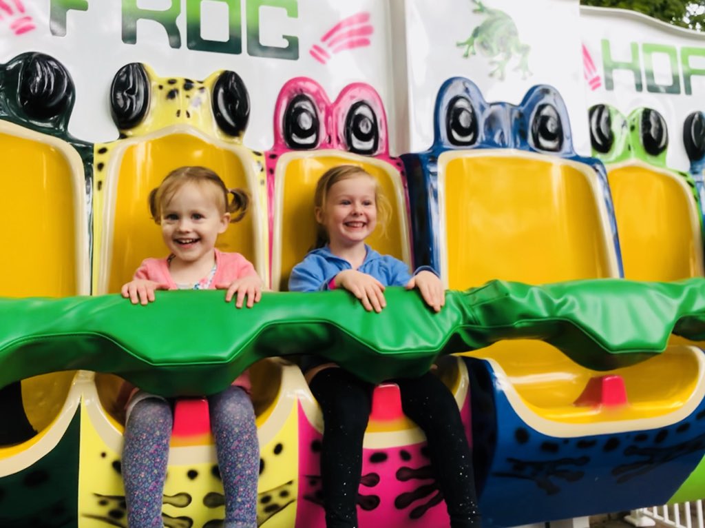 kandisjoy's tweet image. My kid’s faces on this ride is how I feel when I get time to code. #MomCoder #CodeNewbie