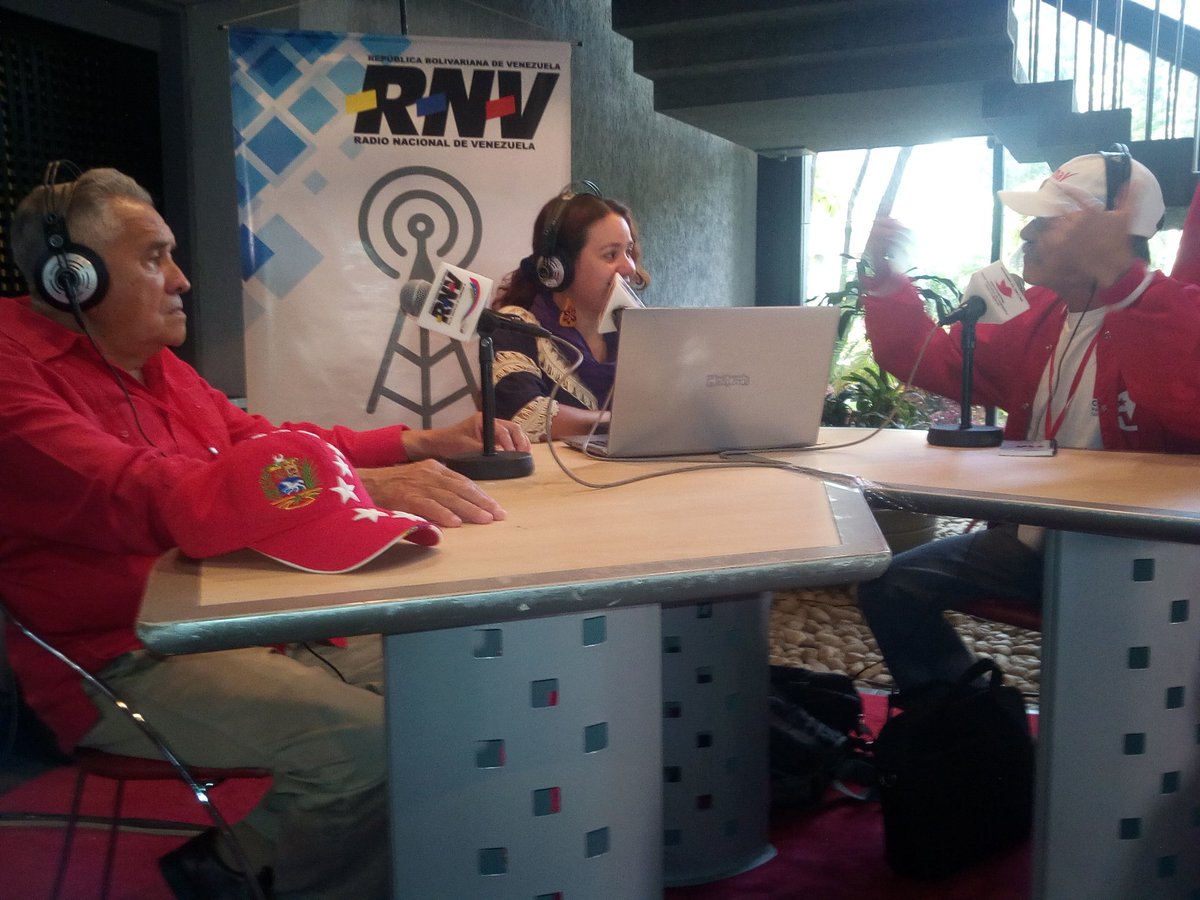 ¡BUENOS DÍAS! Continuamos en nuestra jornada de trabajo en el #IVCongresoDelPSUV <a href="/NicolasMaduro/">Nicolás Maduro</a> <a href="/dcabellor/">Diosdado Cabello R</a> <a href="/taniapsuv/">Tania Valentina Díaz</a>