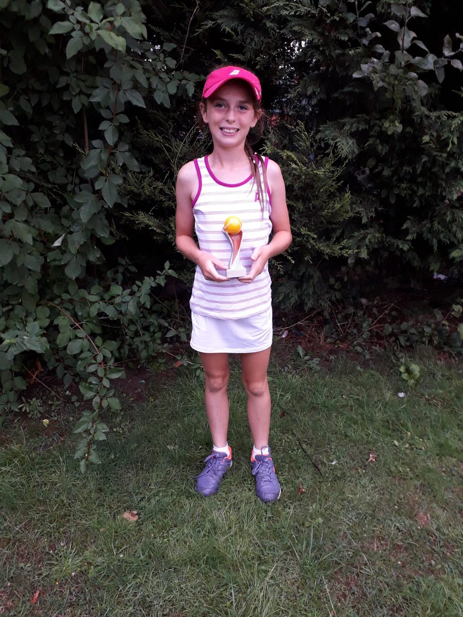 Kyla strikes again! This time winning the 10U girls at Leverstock Green this makes Kyla’s 4th Grade 3 in a row. We couldn’t be prouder! Keep up this amazing work! 👍🏆🎾💪