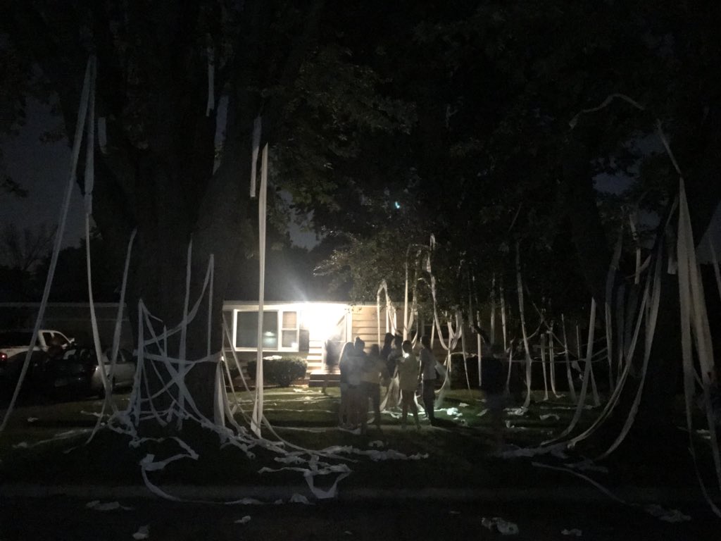 MiltVolleyball's tweet photo. successful team sleepover #sorrywayne https://t.co/rgRdoAEz6W