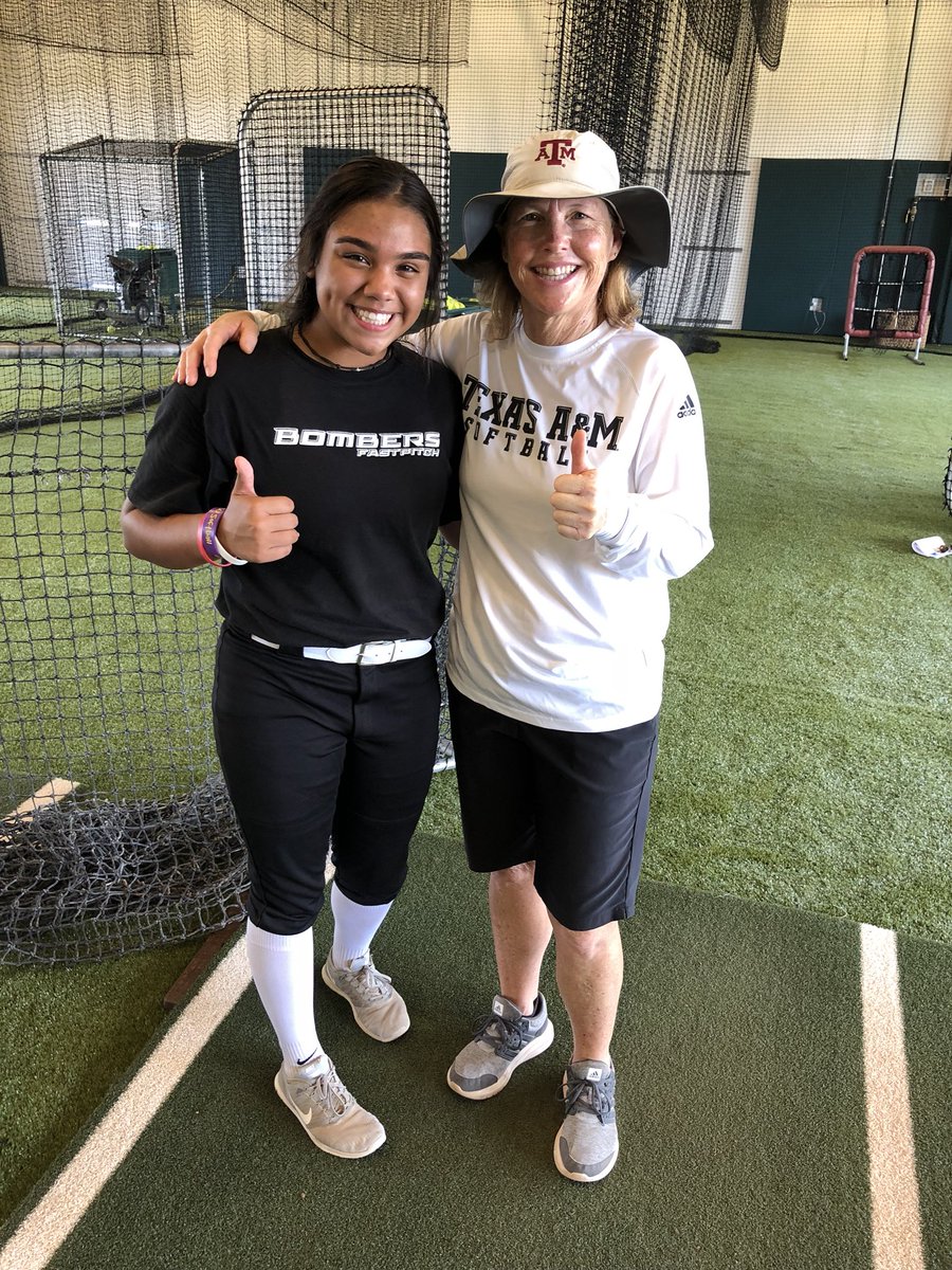 Ang_8ram's tweet photo. America had a Great time at the Texas A&amp;M hitting clinic! Thank you coach Evans, coach Stein and the rest of the Aggie coaches/players!                                  @Coach_Jo_Evans #AggieSoftball https://t.co/FrvlNolECv