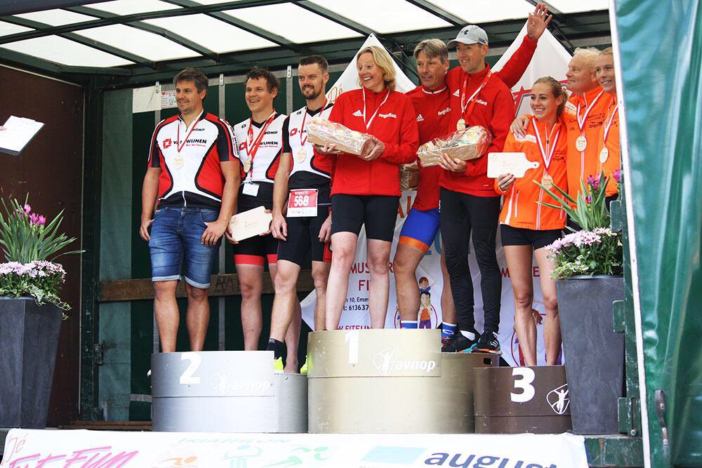 RedmerD's tweet photo. Mooie middag gehad bij de @triathlonnop namens @VanWijnenGroep in #Emmeloord. Debuut op de estafette beloond met een 2e plek! Werner en Lutger bedankt! Volgend jaar een minuutje eraf! https://t.co/BYsfIMT9py