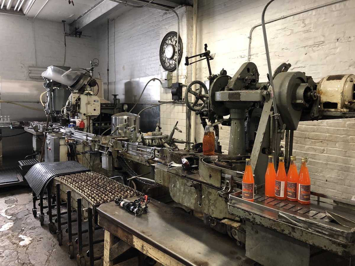SparrowCoffee's tweet photo. I bought a ticket to the #Fooditor #southside tour which ran for just 2 weeks. So happy I did & found the #filberts bottling plant fascinating. Can’t believe it’s still in operation. #wheretimestoodstill #ChicagoHistory https://t.co/ac5Exz1dwJ