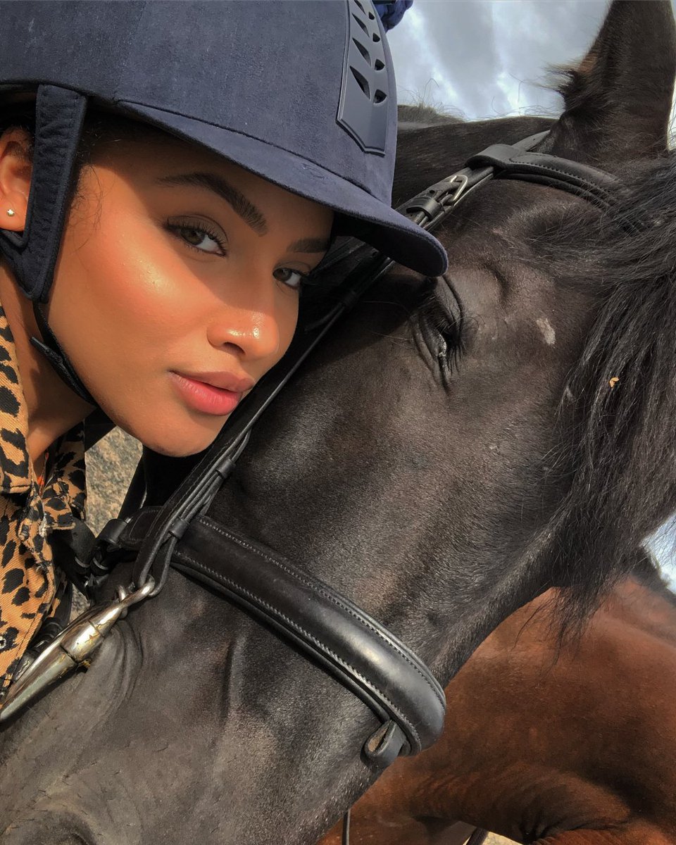 shamelessdailyy's tweet photo. New pictures of @jaylenjbarron via #Instagram (August 23) // "Zoe and raven decided to make an appearance today. Comment below on what your horses name is 💕💕💕#ipromiseheisntsad #itsjustcold" https://t.co/N5wkVV7hEX