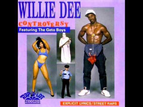JeffGBailey1's tweet photo. DJ Ready Red also produced this underrated masterpiece. Anybody worth drawing a breath on this earth knows the answer to...
“Whatcha see D, W-W-W-Whatcha see D ?”
#ReadyRed  #WillieD  #RapALot  #5thWard #BaldheadedHos https://t.co/T2REnkWDHh