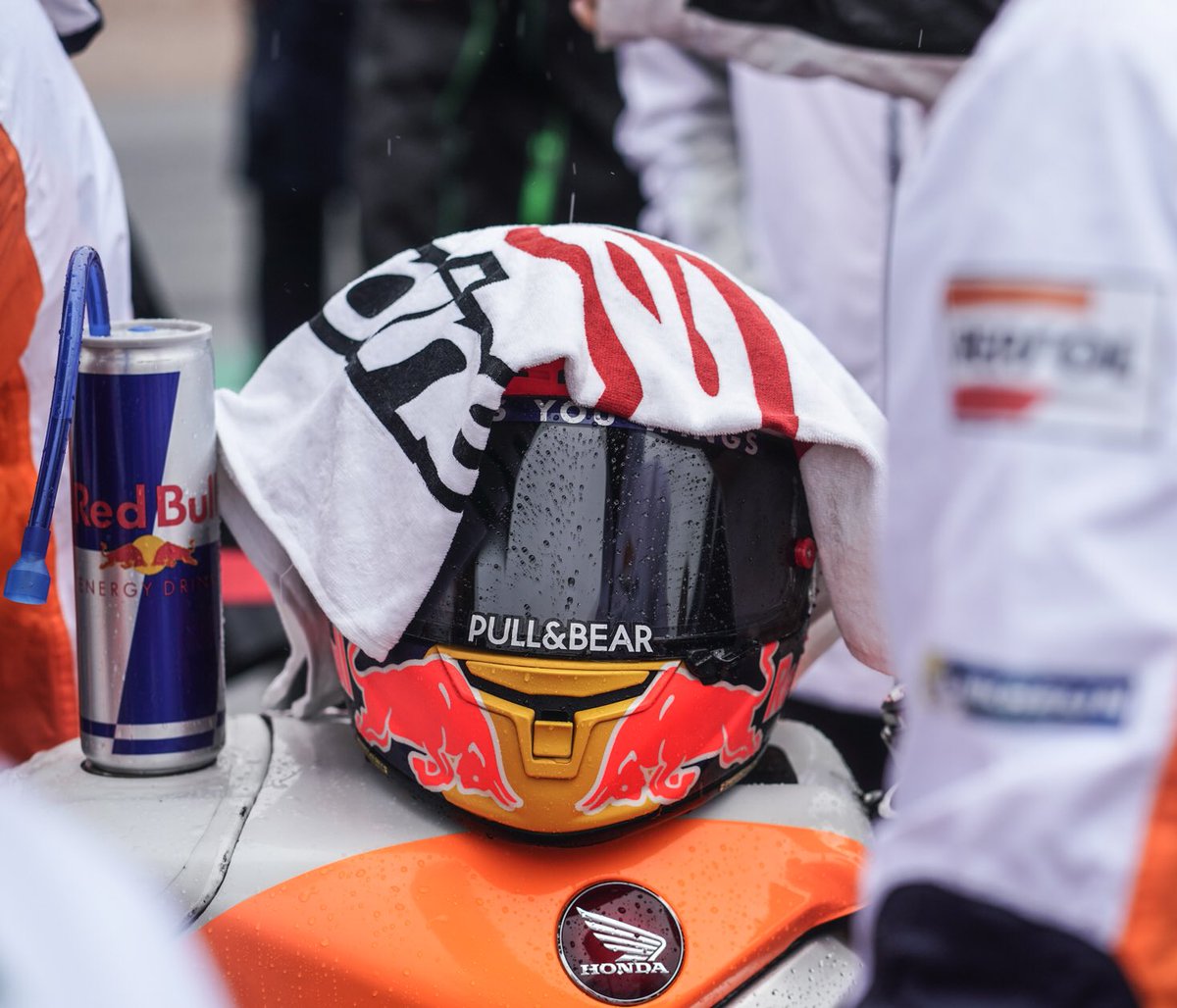 Carrera cancelada! Lo sentimos mucho por todos los aficionados, somos los primeros que queremos correr pero la seguridad es la prioridad. 🙏🏼
Race cancelled! We are very sorry for all the fans, we are the first ones that we want to ride but safety is the priority🙏🏼
#BritishGP