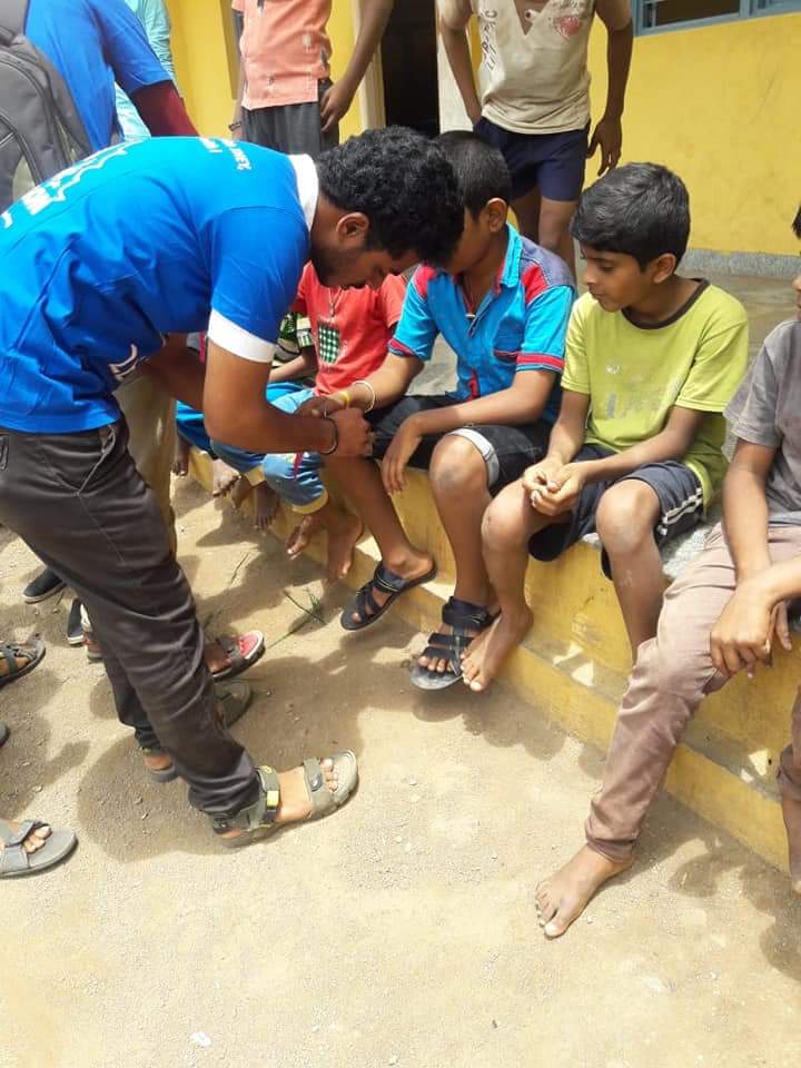 dcseLEAD's tweet photo. LEADers from Maharani College and Govt Science College, Chitradurga celebrated Rakshabandan with police and auto drivers. They later went to orphanage to celebrate the bond of Rakhi.
#LEADChitradurga
#LEADKarnataka https://t.co/796QH9FxGi