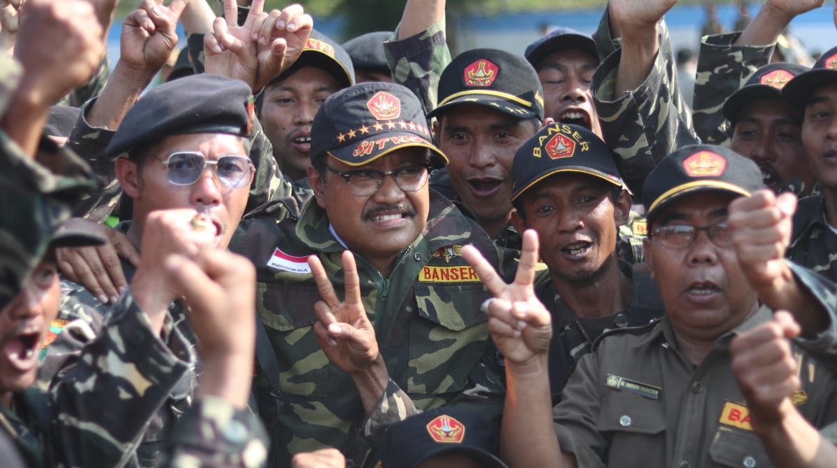 Disebut idiot, Banser jangan baper, jangan terprovokasi, jadilah ummatan wasathan, pemersatu dan selalu di tengah. Kita maafkan omongan orang yg blm cukup ilmu..
