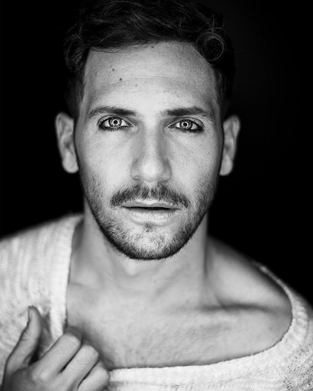 anitamanez's tweet photo. David Mora. Actor. Torrelodones Agosto 2018.
Model: @soydavidmora .
Assist: @yolybermudezphoto .
Photo: @anitamanez .
#actorespañol #actor #actorlife #folkportraits #bnw_life #portraitphotography #bnw_madrid #snowisblack #ig_muse #bnw_mood #bnw_magazine #humanrace #creativep… https://t.co/rthI9MlfS5
