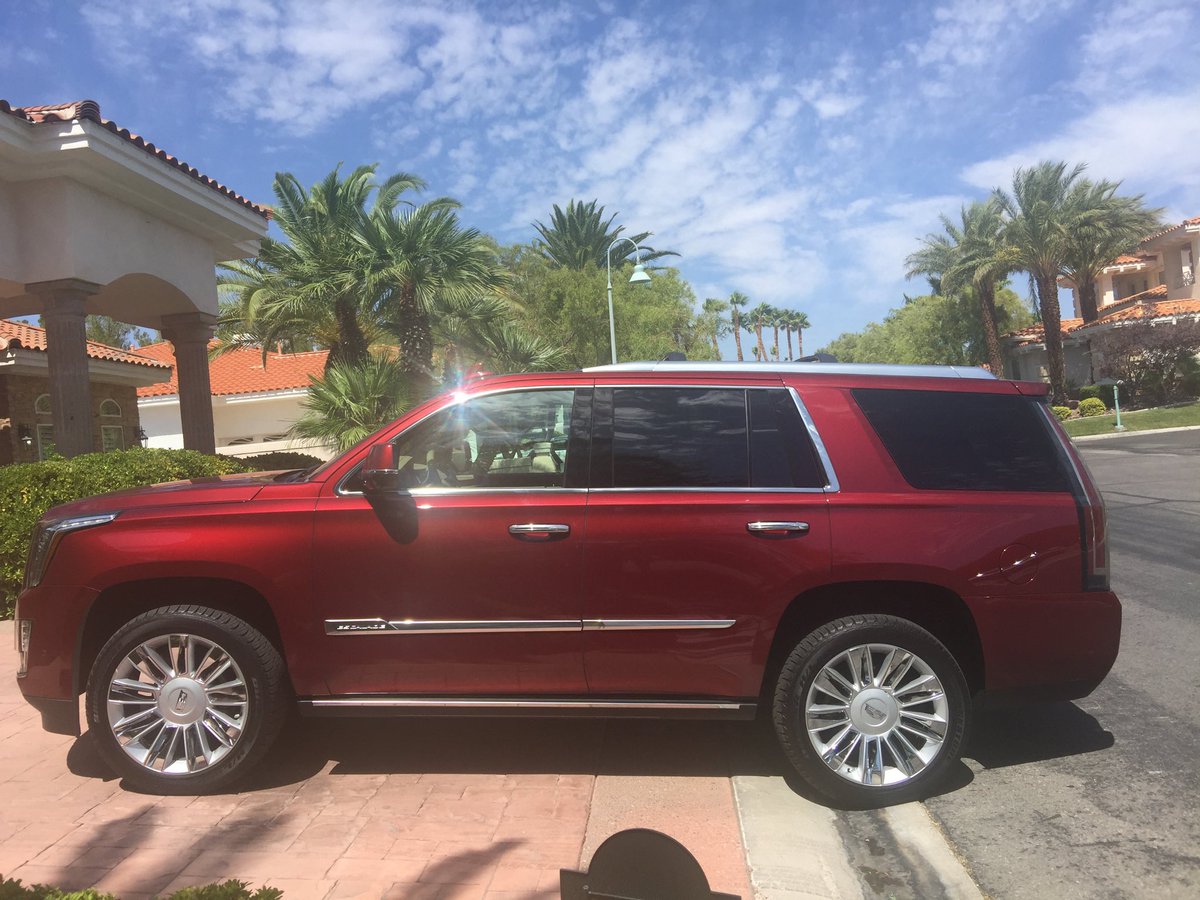 TexDolly's tweet photo. I want to thank all the players who lost money in Bobby’s Room this summer. This new Escalade is from their generosity. 😂😂😂 https://t.co/8tCRi2hw2G