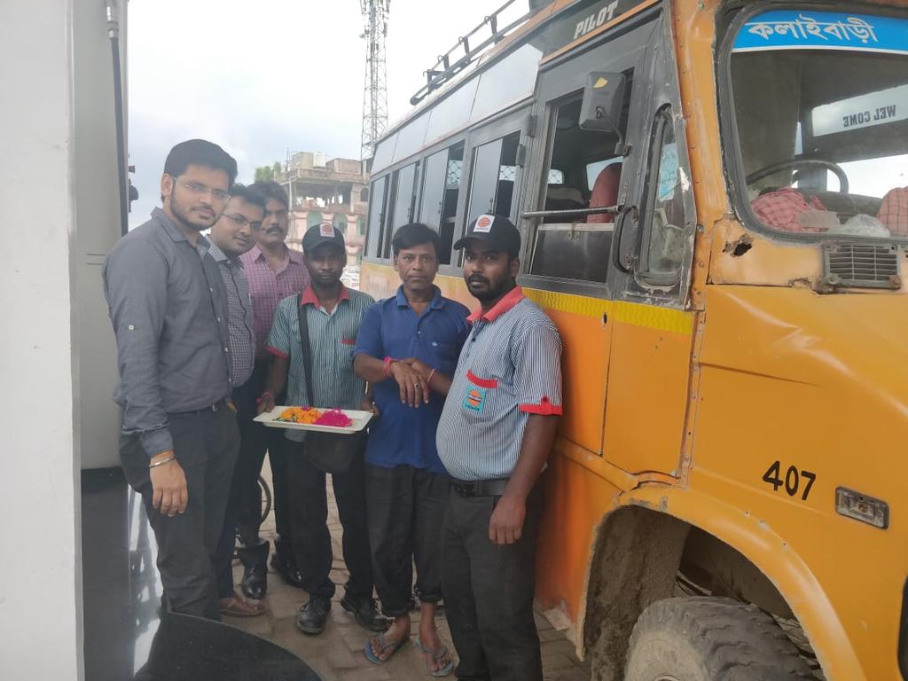 IoclDo's tweet photo. On the occasion of #Rakshabandhan, Rakhi , Sweets and Helmets were distributed to our dear customers by IOCL Officer, Dealers and Customer Attendants of Dist HQ Town and Highway ROs under Siliguri DO.@IoclDo @IOCRetail @wb_IndianOil @mrinalthakur1 https://t.co/bScRoEYeYM