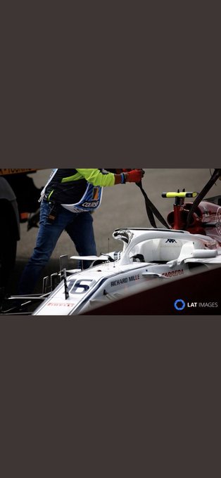 Dlib2o5XsAU9lTT?format=jpg&name=small Alonso voou por cima de Leclerc e ninguém ficou ferido: o dia em que o halo salvou uma vida na Fórmula 1