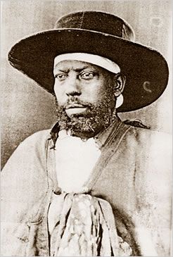 Africahistory1's tweet photo. 1⃣ مينليك الثاني
إمبراطور إثيوبيا الذي هزم المستعمرين الإيطاليين
إثيوبيا هي الدولة الأفريقية الوحيدة التي لم يتم استعمارها.
أبيتو مينيليك - ساهيل مريم من مواليد عام 1844؛ كان ابن الملك هايلي منيكوت حاكم مقاطعة شوى الإثيوبية.
#افريقيا_التاريخ_المدفون https://t.co/Ujbj8qKQWO