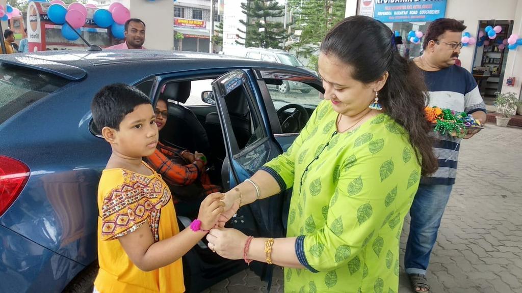 IoclDo's tweet photo. On the occasion of #Rakshabandhan, Rakhi , Sweets and Helmets were distributed to our dear customers by IOCL Officer, Dealers and Customer Attendants of Dist HQ Town and Highway ROs under Siliguri DO.@IoclDo @IOCRetail @wb_IndianOil @mrinalthakur1 https://t.co/bScRoEYeYM