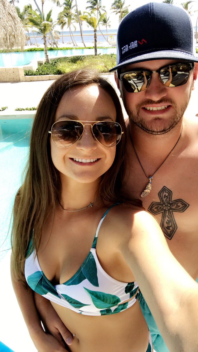 barkerchanie's tweet photo. can’t believe our honeymoon is over with &amp;&amp; it’s back to the real world!😭 https://t.co/bt26GWLtwz