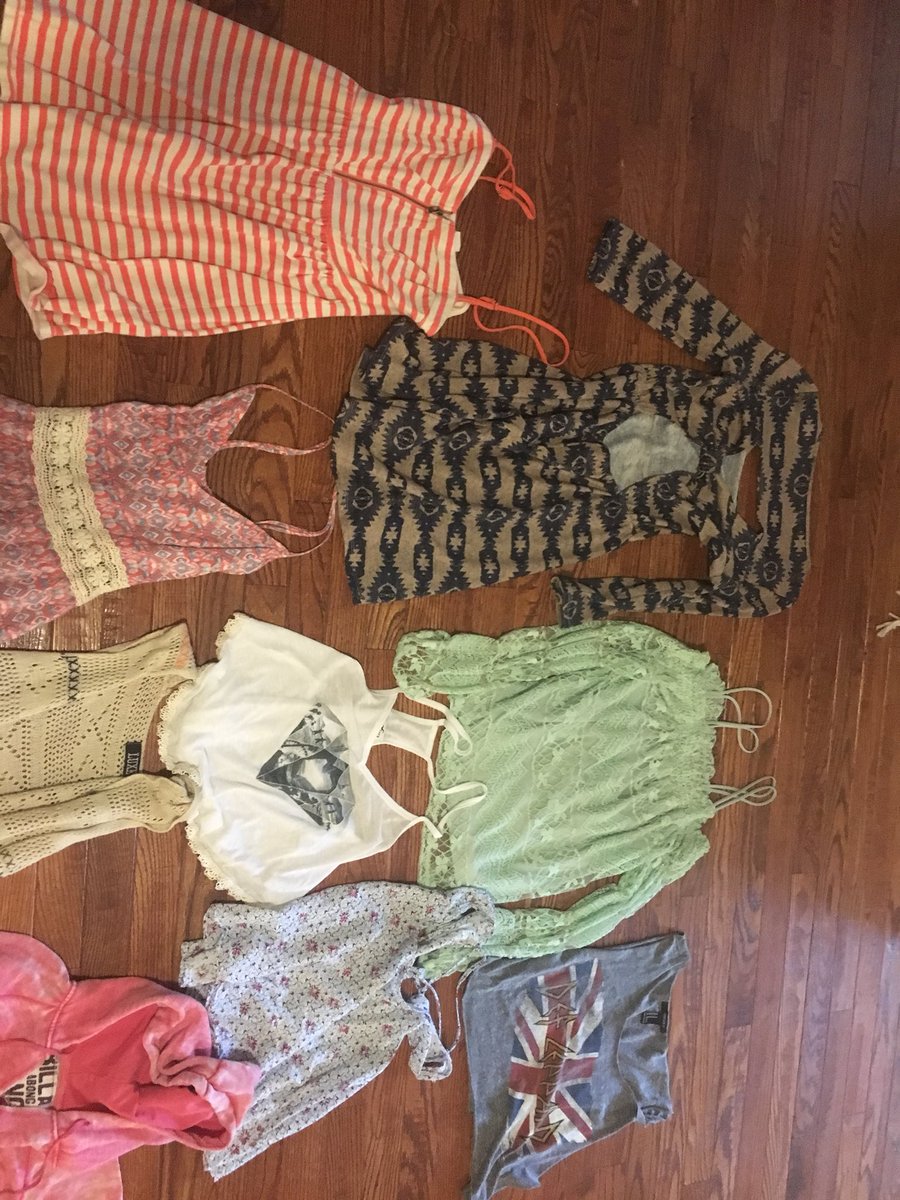Gucci_Bre's tweet photo. I’m sellin a bunch of clothes on Facebook. Go check it out! https://t.co/o0L68gipqS https://t.co/j0vqqpT8Ef