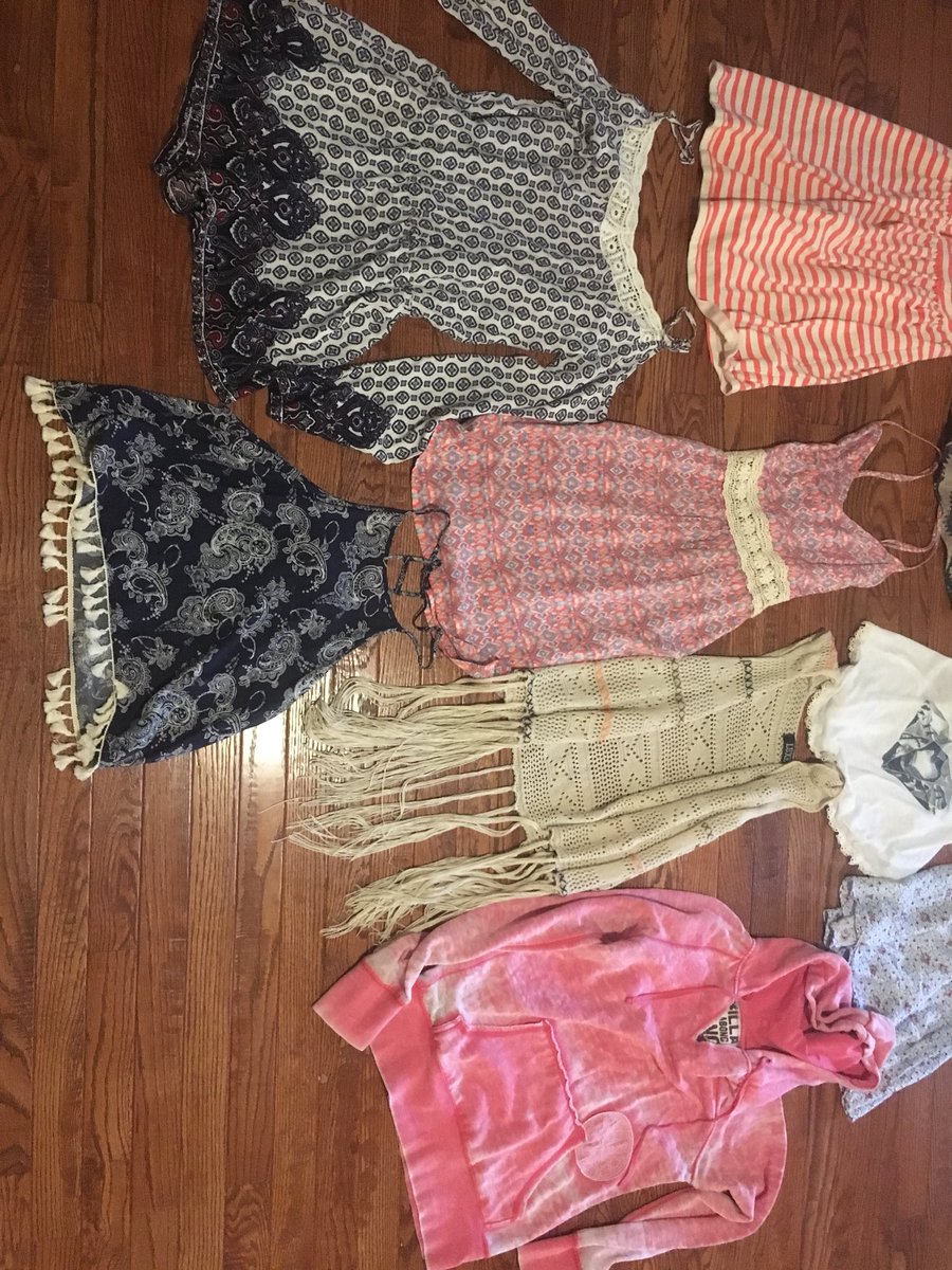 Gucci_Bre's tweet photo. I’m sellin a bunch of clothes on Facebook. Go check it out! https://t.co/o0L68gipqS https://t.co/j0vqqpT8Ef