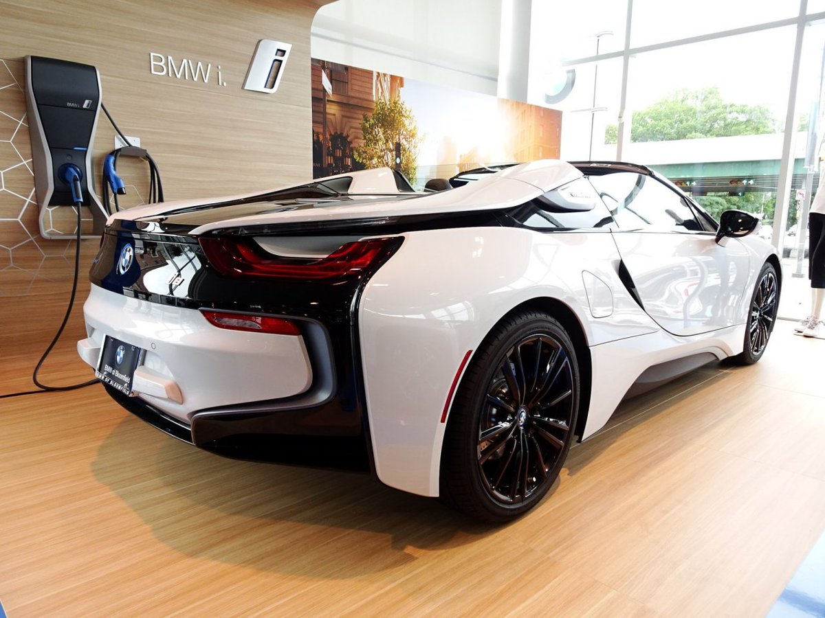 BMWBloomfield's tweet image. It's electric. bit.ly/2NMp382

#bmwofbloomfield #carlifestyle #automotivephotography