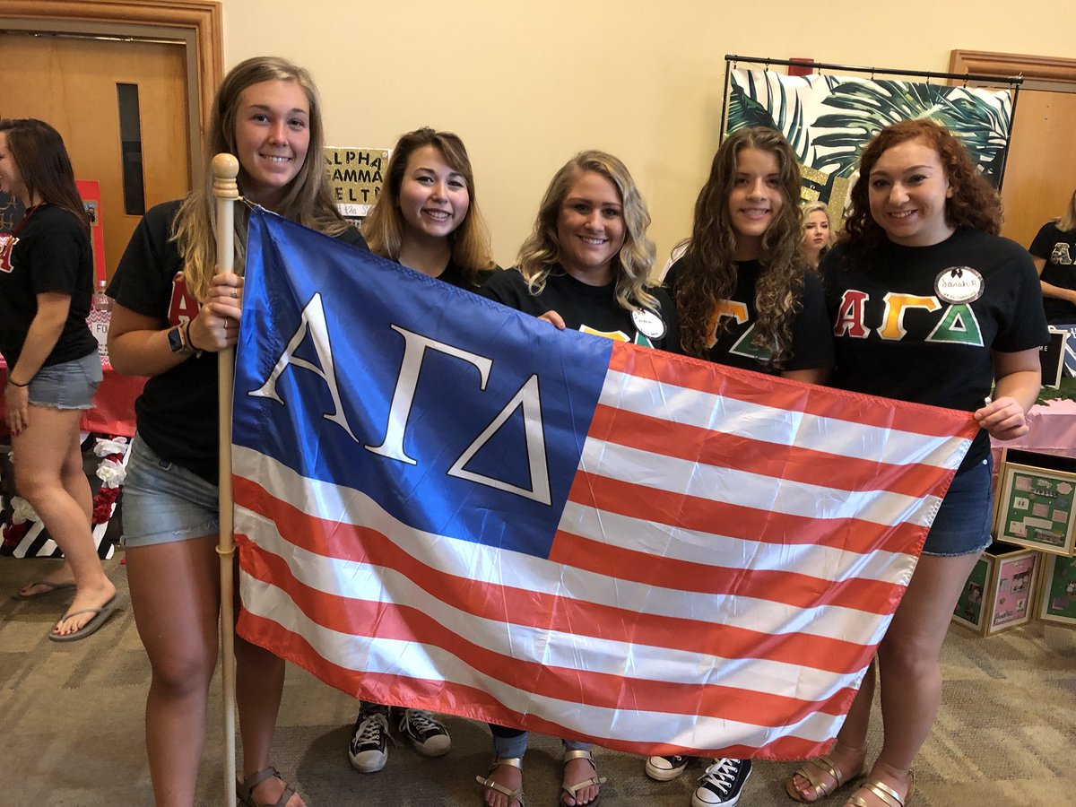 PennWedinboro's tweet photo. Welcome Weekend continues today with Club Rush. Fighting Scots connect with their classmates and friends to discover clubs and organizations that enhance the Edinboro experience. #GoBoro https://t.co/62uS0WhiXc