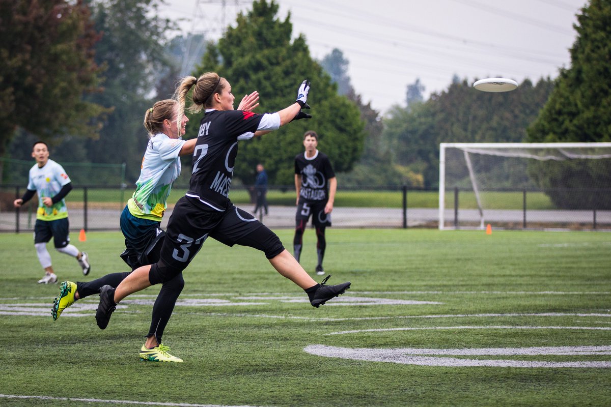 UltimateCanada's tweet image. Mixed Masters Final highlights! Happy Campers won the gold on universe point 14-13 over Mastadon! 
📷: Eugene Wong 
———
#canadianultimate #cuc2018 #cucsurrey #ultimatecanada #canada🇨🇦