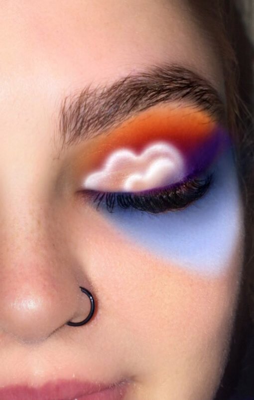ItsJustAimee_'s tweet photo. Soooo decided to recreate one of @jamescharles many amazing looks... just have to add the twinkle and some highlight... then blend.
Thoughts?? โค๏ธ
#SisterSunset #Twinkle #Sisters https://t.co/sIw7fVyCAA