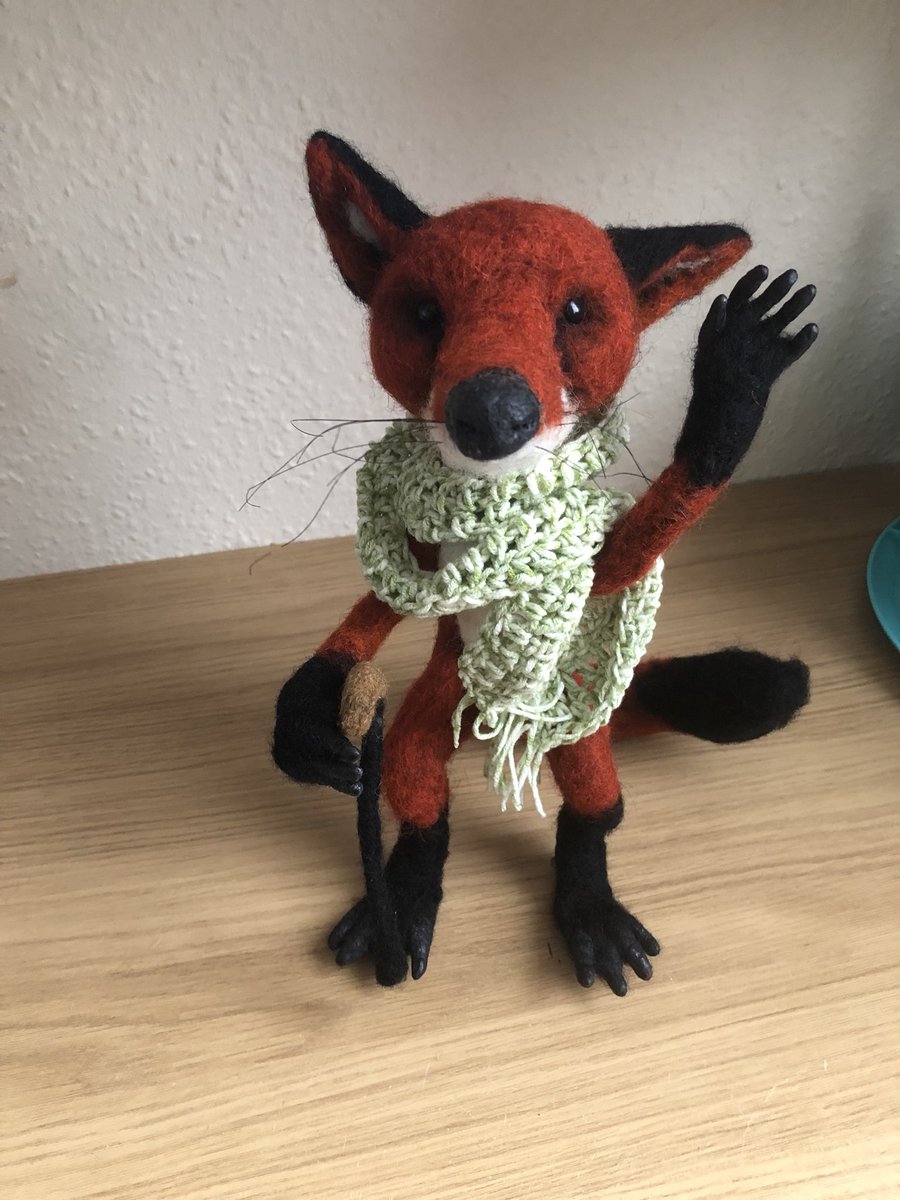 dizzfeathers79's tweet photo. Pleased to meet you #friendlygreeting #wavinghello #etsy #etsyuk #gentleman #foxes #fox #woodland #woodlandcreatures https://t.co/diLyRbn5Yb