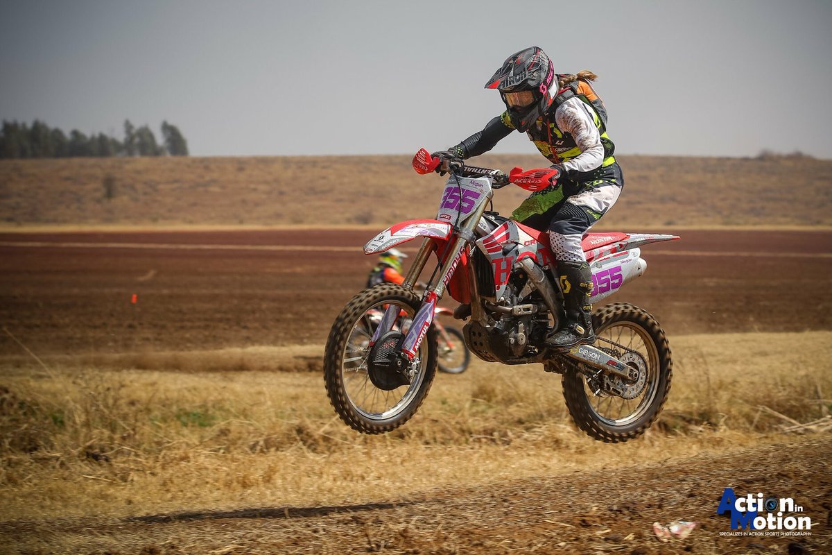 Don’t waste your energy on things you can’t control 👊🏻

#motogirl #motocross #aclrecovery #honda