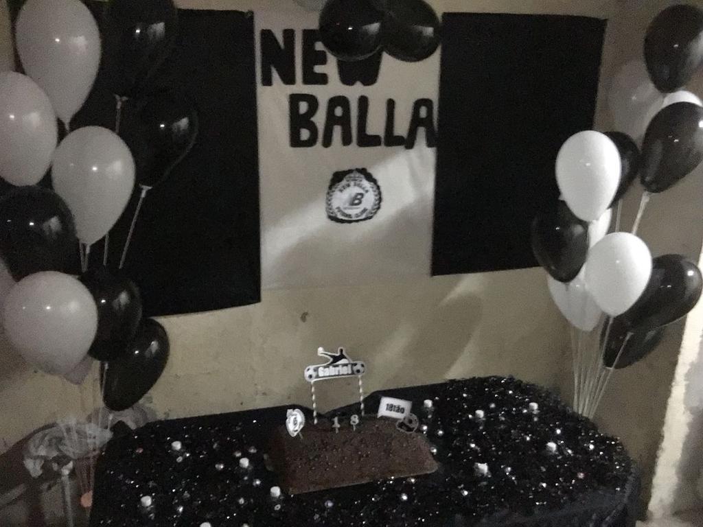 BallaNew's tweet photo. Foi rave new balla melhor noite , melhores amigos melhor festa #éonewballa ⚽😍🎉 https://t.co/fFl7pjkW3F