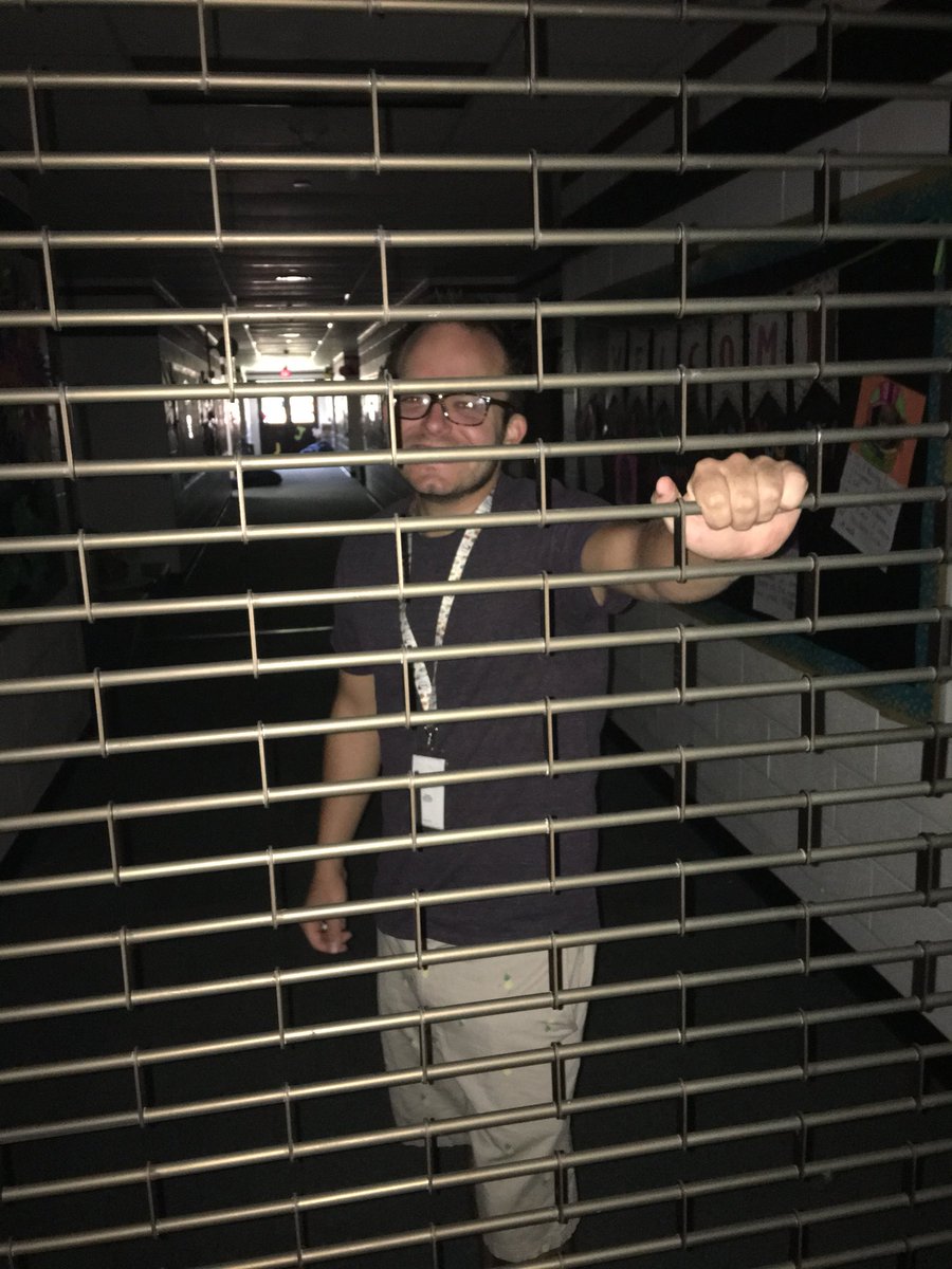 BarreraCbarrera's tweet photo. Sunday fun at Austin playing cops and robbers! Got you Chris #AustinElem https://t.co/DBra5h34Aa