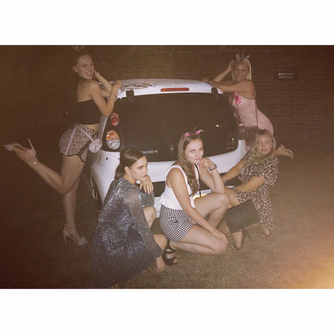 BaileyWhitnell's tweet photo. Had the best evening with these beauties😘🎈 https://t.co/Ynb3klmg7N