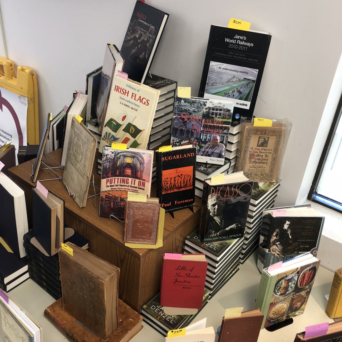 RecycledReadsTX's tweet photo. Have you ever shopped our collectibles & specially priced area? Some of the few things that we have that are over $2.00. There is some really cool stuff there! So we decided to showcase some! Here is a teaser for you! #atx #Austin #books #austinreads #bookstore @AustinPublicLib https://t.co/rSvAUDpeSX