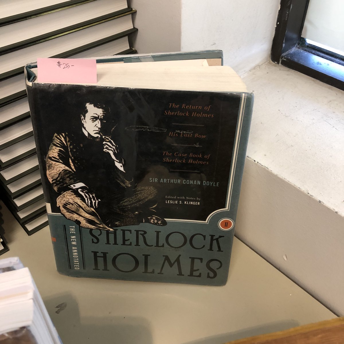 RecycledReadsTX's tweet photo. Have you ever shopped our collectibles & specially priced area? Some of the few things that we have that are over $2.00. There is some really cool stuff there! So we decided to showcase some! Here is a teaser for you! #atx #Austin #books #austinreads #bookstore @AustinPublicLib https://t.co/rSvAUDpeSX