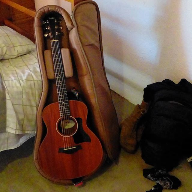 ThisShaneParks's tweet photo. I wasn't sure she would make it because I had to check her and bring her by bus, train, and airplane to the other side of the world.  But here she is, my travelling companion.  She tells me her name is Priscilla, she is a Taylor and by far the nicest gui… https://t.co/zC534LBTm4 https://t.co/3dsPdDKxEc