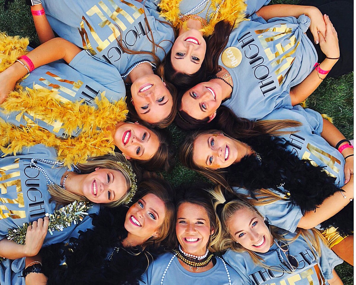 ashleyyodog's tweet photo. Got some new sisters last night when i thought right!! #thoughttheta 🤩😻 https://t.co/cVDRmKPjYI