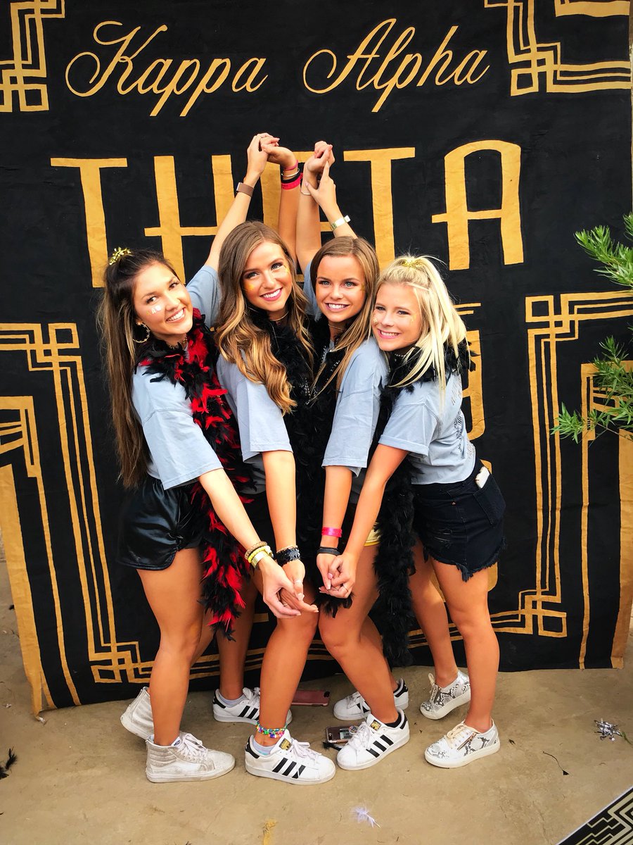 ashleyyodog's tweet photo. Got some new sisters last night when i thought right!! #thoughttheta 🤩😻 https://t.co/cVDRmKPjYI