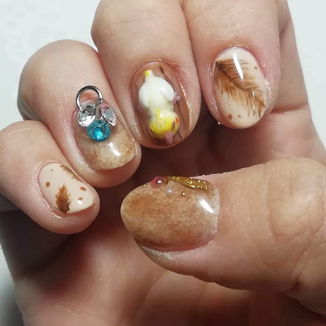 Twitter 上的 Erie S Nerd Nails 鳥ネイル どこぞで見つけたオカメインコのカキカキ画像が超絶可愛かったので3dにしてみた あとついでにチャーム付けられるネイルやってみたかったから乗せてみたけど 付けるものが何も無いという凡ミスwww ネイル オカメインコ 鳥