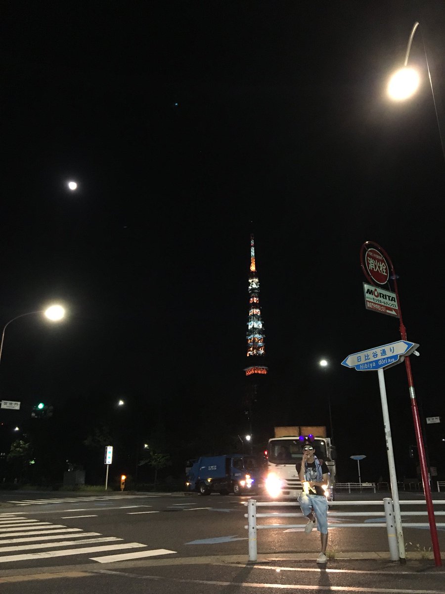LIGHT_Hitotsuda's tweet photo. 東京タワー 2:15🗼🌙💫 https://t.co/AR87WfhPkP