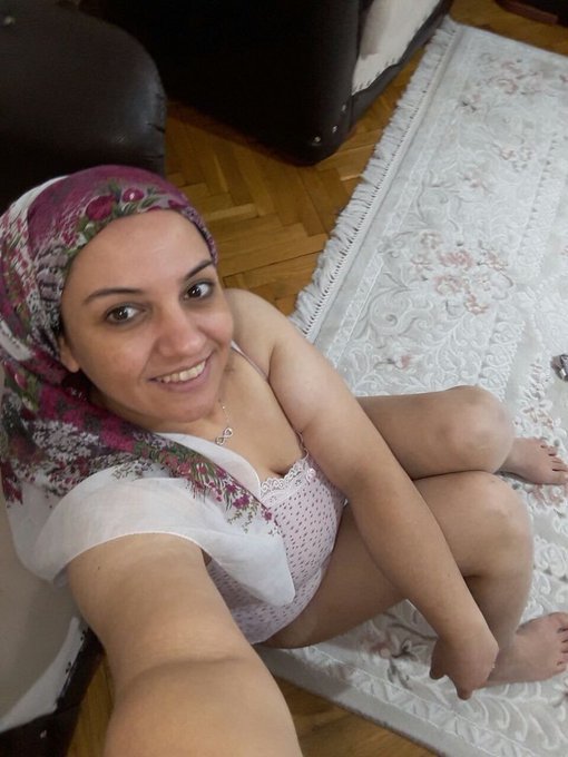 leylacafercift's tweet photo. KARIMI SADECE ARKADAN SİKTİRİYORUM ÖNDEN BOŞALMAMAK VE KONDOM ŞARTIYLA UYAR İLGİLENEN TEK ERKEK VEYA ÇİFTLER RT YAPSIN TAKİBE ALALIM. https://t.co/xCPPP3wUIf