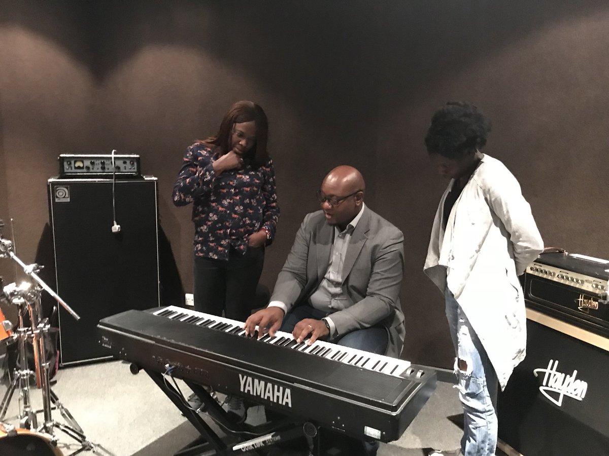 MusicalInsight1's tweet image. Another great masterclass worshop, bass and keys.  
Bass masterclass by Freddie Thompson (Big thanks)
Keyboard masterclass by David Elevique @MusicalInsight1